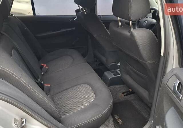 Серый Шкода Фабия, объемом двигателя 1.39 л и пробегом 238 тыс. км за 2700 $, фото 6 на Automoto.ua