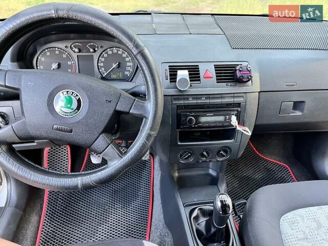 Шкода Фабия 2004 в Чернигове на Automoto.ua Серый Шкода Фабия, объемом двигателя 1.39 л и пробегом 280 тыс. км за 3300 $, фото 6 на Automoto.ua