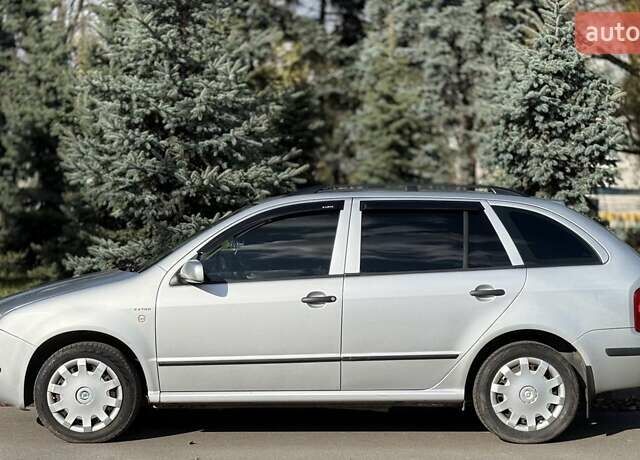 Сірий Шкода Фабія, об'ємом двигуна 1.39 л та пробігом 242 тис. км за 3900 $, фото 7 на Automoto.ua