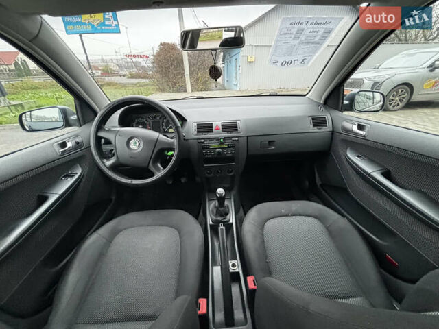 Серый Шкода Фабия, объемом двигателя 1.4 л и пробегом 322 тыс. км за 3700 $, фото 18 на Automoto.ua