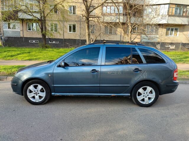 Серый Шкода Фабия, объемом двигателя 1.4 л и пробегом 220 тыс. км за 3600 $, фото 3 на Automoto.ua