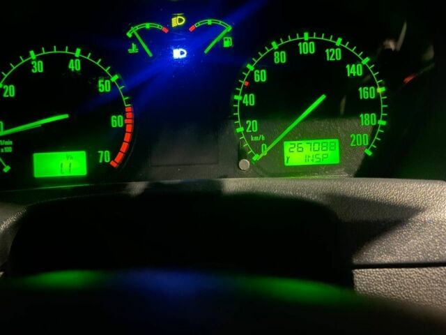 Серый Шкода Фабия, объемом двигателя 1.4 л и пробегом 259 тыс. км за 3650 $, фото 4 на Automoto.ua