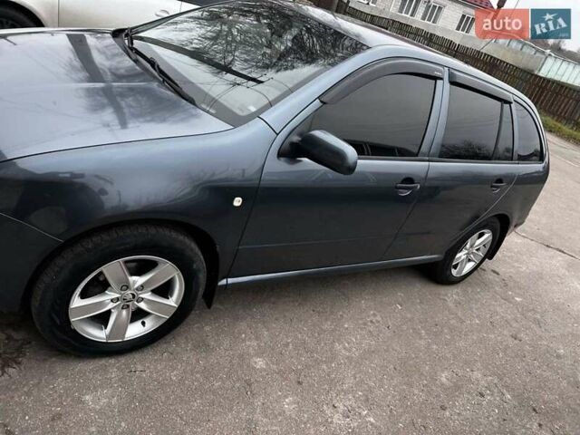 Сірий Шкода Фабія, об'ємом двигуна 1.39 л та пробігом 175 тис. км за 4200 $, фото 1 на Automoto.ua