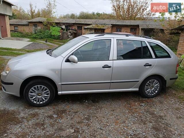 Серый Шкода Фабия, объемом двигателя 1.39 л и пробегом 22 тыс. км за 5000 $, фото 5 на Automoto.ua