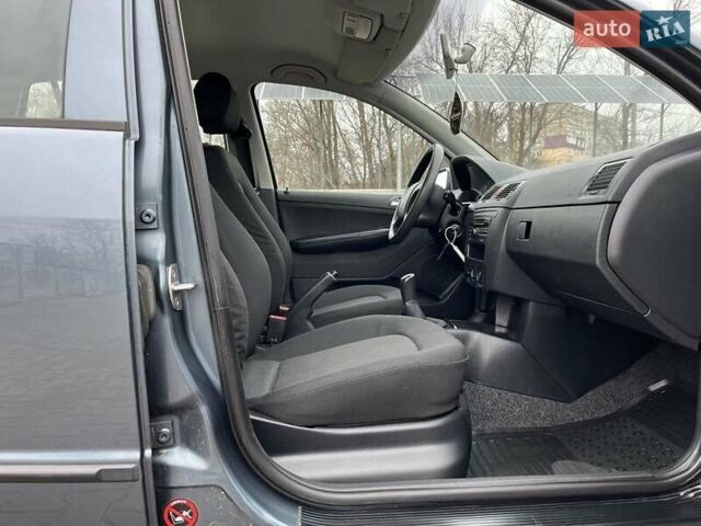 Серый Шкода Фабия, объемом двигателя 1.4 л и пробегом 266 тыс. км за 4750 $, фото 15 на Automoto.ua