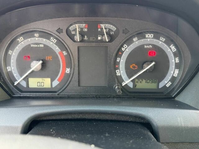 Сірий Шкода Фабія, об'ємом двигуна 1.4 л та пробігом 227 тис. км за 3999 $, фото 7 на Automoto.ua
