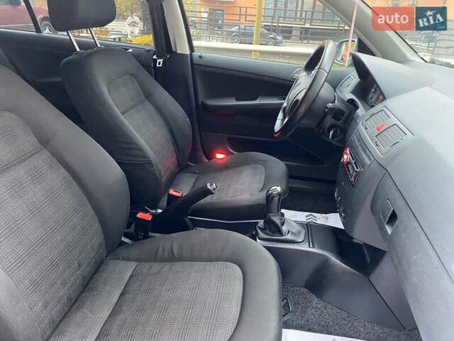 Серый Шкода Фабия, объемом двигателя 1.39 л и пробегом 177 тыс. км за 4800 $, фото 33 на Automoto.ua