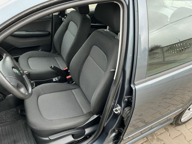 Серый Шкода Фабия, объемом двигателя 1.4 л и пробегом 266 тыс. км за 4750 $, фото 12 на Automoto.ua