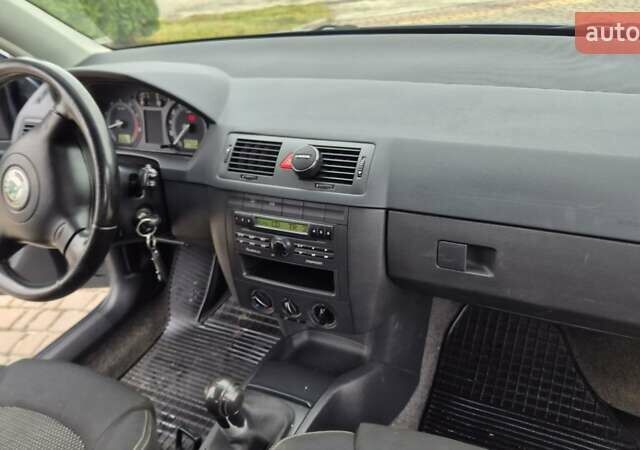 Серый Шкода Фабия, объемом двигателя 1.39 л и пробегом 299 тыс. км за 2999 $, фото 22 на Automoto.ua