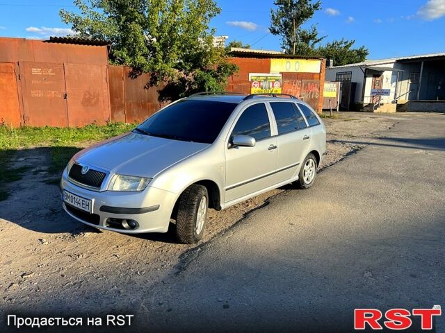 Серый Шкода Фабия, объемом двигателя 1.4 л и пробегом 315 тыс. км за 5000 $, фото 1 на Automoto.ua