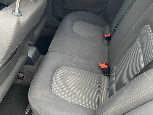 Серый Шкода Фабия, объемом двигателя 1.4 л и пробегом 230 тыс. км за 2800 $, фото 10 на Automoto.ua