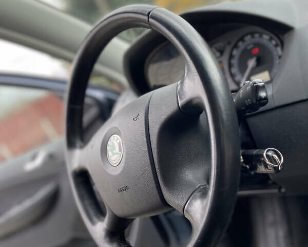 Серый Шкода Фабия, объемом двигателя 1.4 л и пробегом 165 тыс. км за 5450 $, фото 42 на Automoto.ua