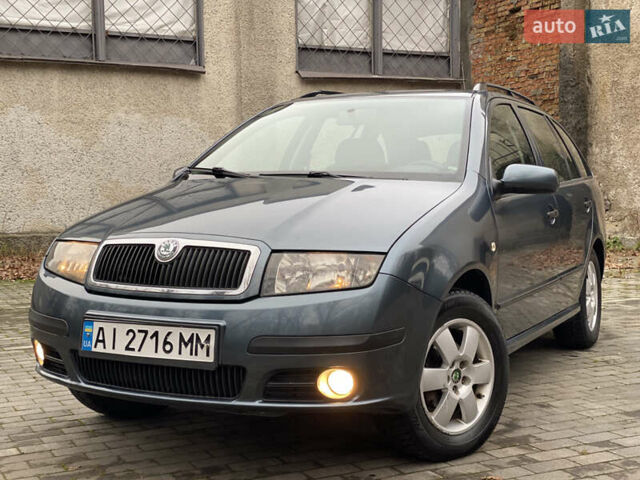 Серый Шкода Фабия, объемом двигателя 1.4 л и пробегом 258 тыс. км за 3950 $, фото 2 на Automoto.ua