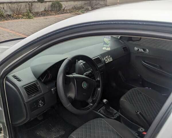 Сірий Шкода Фабія, об'ємом двигуна 0 л та пробігом 240 тис. км за 3300 $, фото 10 на Automoto.ua