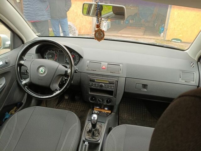 Сірий Шкода Фабія, об'ємом двигуна 1.4 л та пробігом 220 тис. км за 5000 $, фото 4 на Automoto.ua