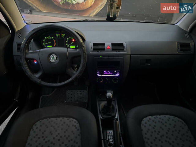 Сірий Шкода Фабія, об'ємом двигуна 1.2 л та пробігом 315 тис. км за 2850 $, фото 2 на Automoto.ua