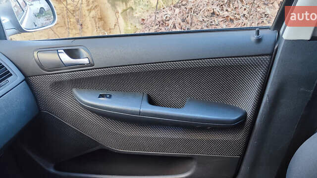 Серый Шкода Фабия, объемом двигателя 1.39 л и пробегом 214 тыс. км за 2800 $, фото 25 на Automoto.ua