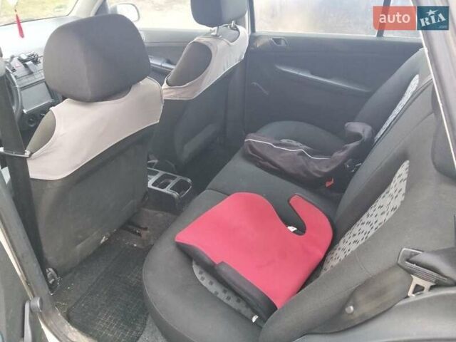 Серый Шкода Фабия, объемом двигателя 1.4 л и пробегом 307 тыс. км за 3700 $, фото 4 на Automoto.ua