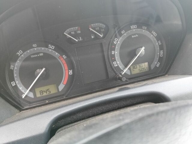 Серый Шкода Фабия, объемом двигателя 1.4 л и пробегом 307 тыс. км за 3700 $, фото 6 на Automoto.ua