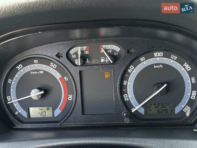 Серый Шкода Фабия, объемом двигателя 1.4 л и пробегом 272 тыс. км за 4500 $, фото 27 на Automoto.ua
