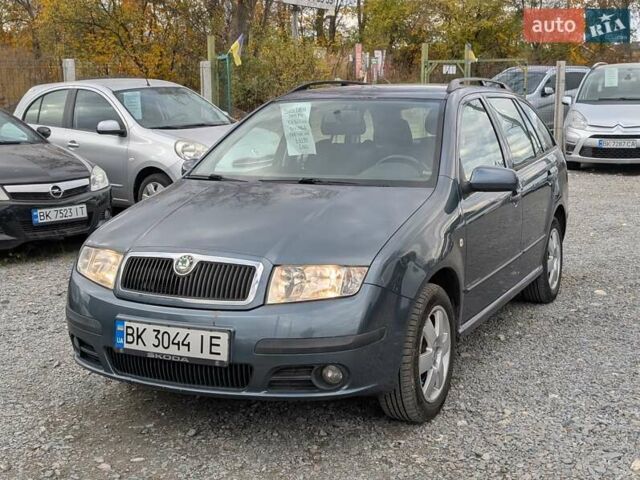 Шкода Фабия 2005 в Ровно на Automoto.ua Серый Шкода Фабия, объемом двигателя 1.39 л и пробегом 180 тыс. км за 3990 $, фото 4 на Automoto.ua