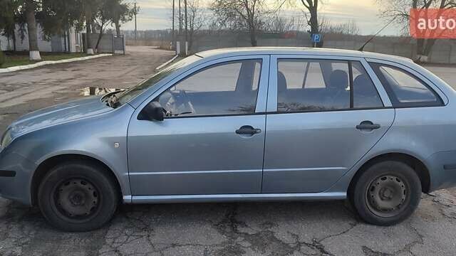 Серый Шкода Фабия, объемом двигателя 1.39 л и пробегом 222 тыс. км за 3500 $, фото 1 на Automoto.ua