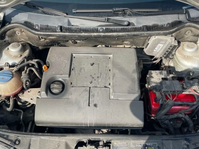 Серый Шкода Фабия, объемом двигателя 1.2 л и пробегом 200 тыс. км за 3700 $, фото 9 на Automoto.ua