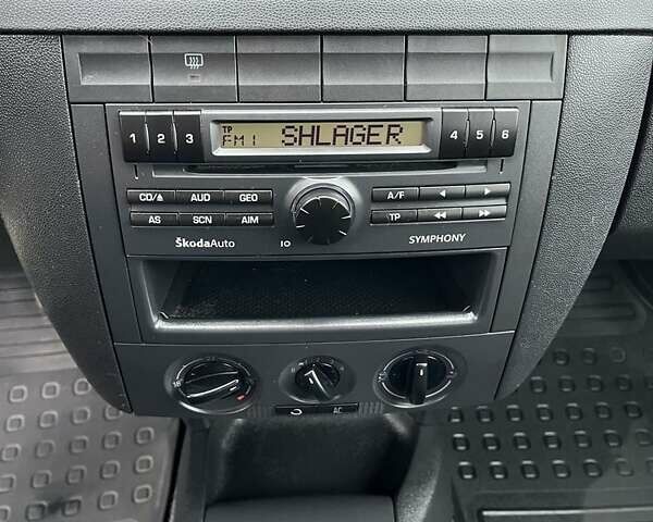 Серый Шкода Фабия, объемом двигателя 1.4 л и пробегом 266 тыс. км за 4750 $, фото 21 на Automoto.ua