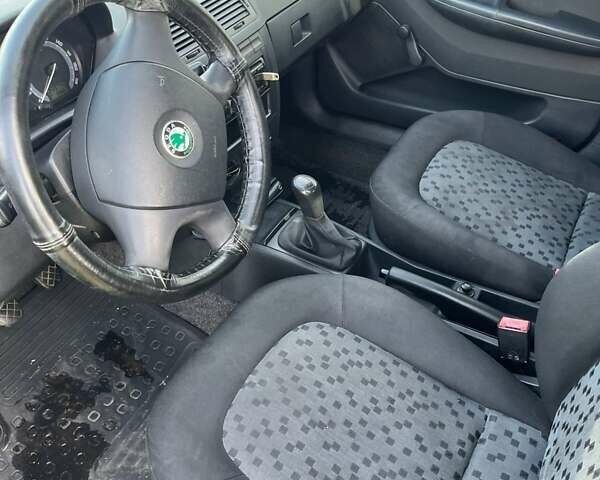 Серый Шкода Фабия, объемом двигателя 1.4 л и пробегом 250 тыс. км за 4499 $, фото 11 на Automoto.ua