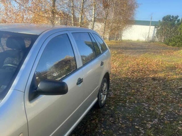 Сірий Шкода Фабія, об'ємом двигуна 1.4 л та пробігом 250 тис. км за 2800 $, фото 4 на Automoto.ua