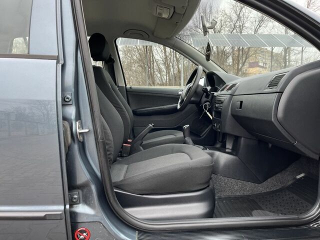 Серый Шкода Фабия, объемом двигателя 1.4 л и пробегом 266 тыс. км за 4750 $, фото 16 на Automoto.ua