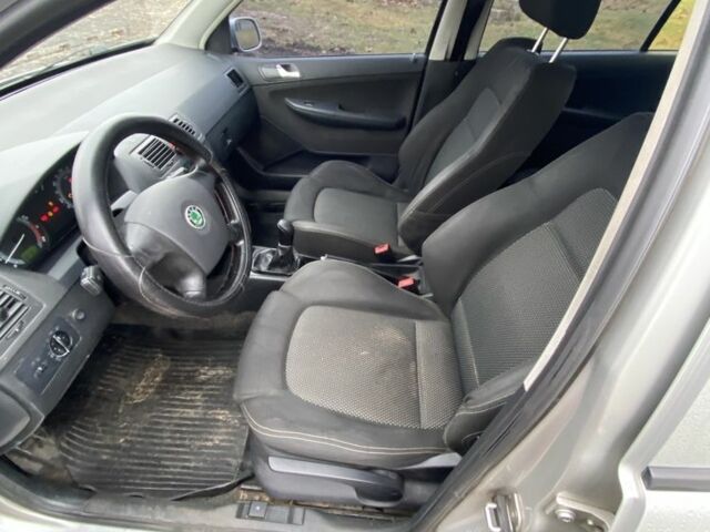 Серый Шкода Фабия, объемом двигателя 1.4 л и пробегом 230 тыс. км за 2800 $, фото 9 на Automoto.ua