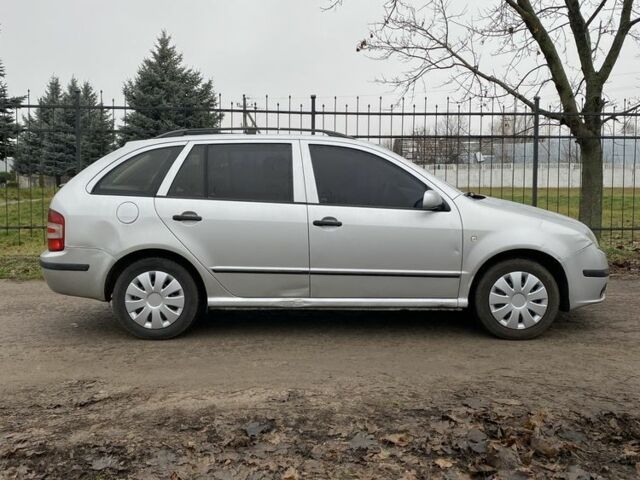 Серый Шкода Фабия, объемом двигателя 1.4 л и пробегом 230 тыс. км за 2800 $, фото 1 на Automoto.ua