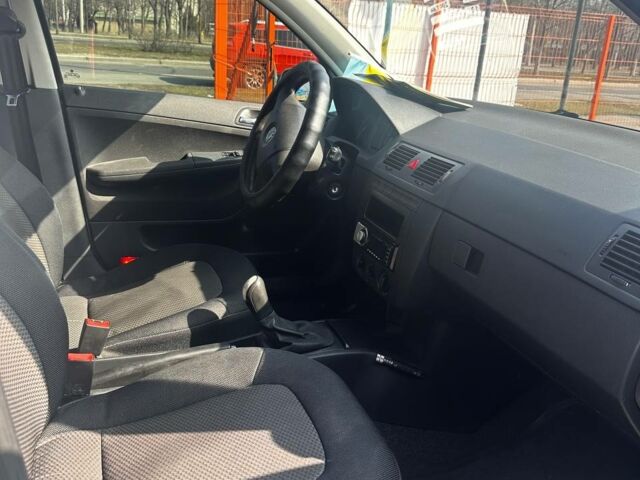 Серый Шкода Фабия, объемом двигателя 1.2 л и пробегом 200 тыс. км за 3700 $, фото 5 на Automoto.ua