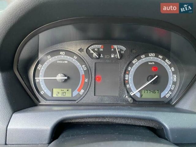 Серый Шкода Фабия, объемом двигателя 1.39 л и пробегом 177 тыс. км за 4800 $, фото 25 на Automoto.ua
