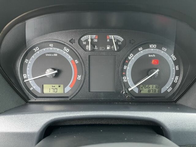 Серый Шкода Фабия, объемом двигателя 1.4 л и пробегом 266 тыс. км за 4750 $, фото 23 на Automoto.ua