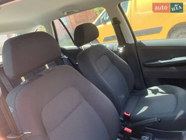 Серый Шкода Фабия, объемом двигателя 1.39 л и пробегом 191 тыс. км за 4550 $, фото 41 на Automoto.ua