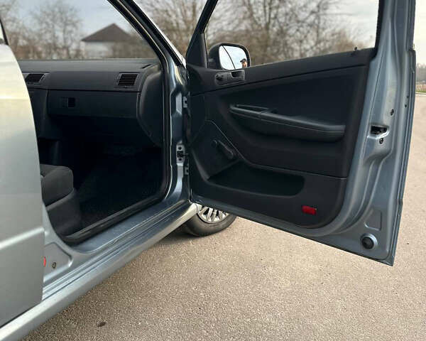 Серый Шкода Фабия, объемом двигателя 1.39 л и пробегом 224 тыс. км за 4500 $, фото 9 на Automoto.ua