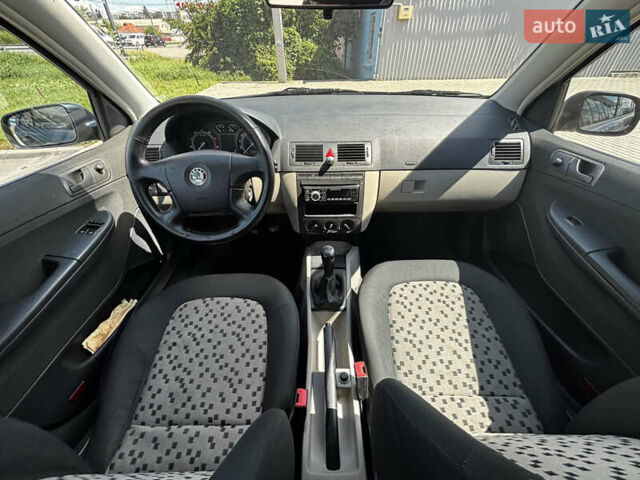 Серый Шкода Фабия, объемом двигателя 1.4 л и пробегом 272 тыс. км за 4500 $, фото 22 на Automoto.ua