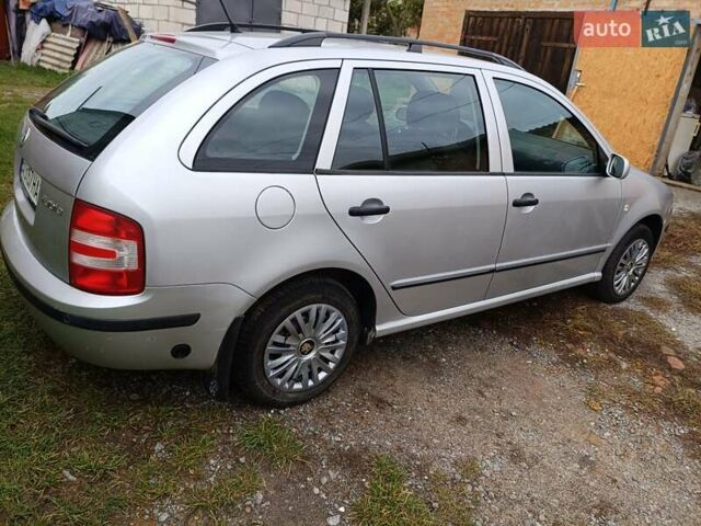 Серый Шкода Фабия, объемом двигателя 1.39 л и пробегом 22 тыс. км за 5000 $, фото 2 на Automoto.ua