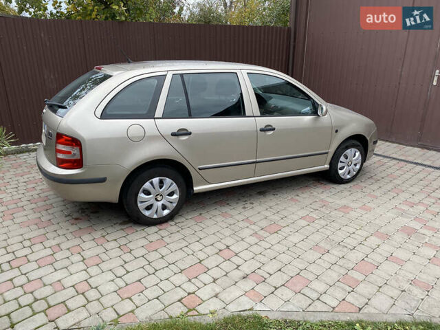 Шкода Фабия 2005 в Ровно на Automoto.ua Серый Шкода Фабия, объемом двигателя 1.39 л и пробегом 230 тыс. км за 4000 $, фото 2 на Automoto.ua