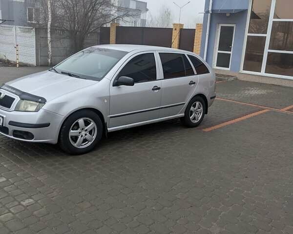 Сірий Шкода Фабія, об'ємом двигуна 0 л та пробігом 240 тис. км за 3300 $, фото 1 на Automoto.ua
