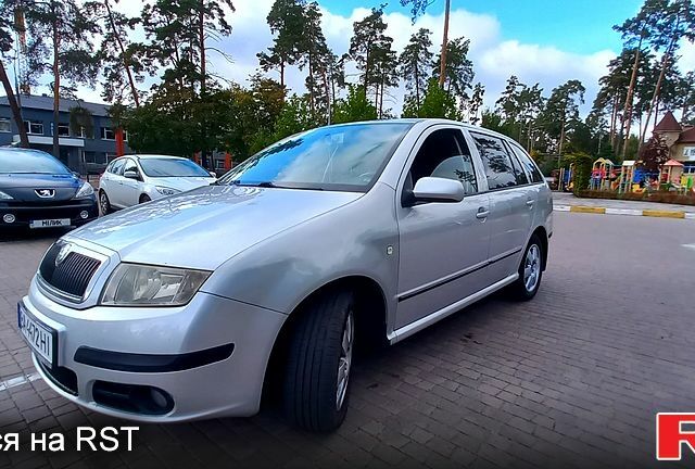 Серый Шкода Фабия, объемом двигателя 1.4 л и пробегом 270 тыс. км за 3999 $, фото 1 на Automoto.ua