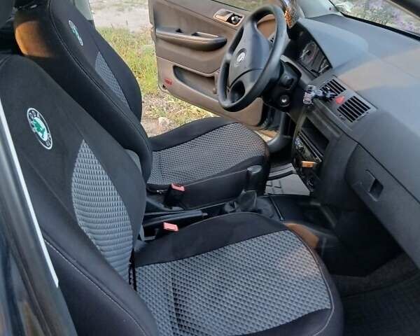 Сірий Шкода Фабія, об'ємом двигуна 1.2 л та пробігом 444 тис. км за 2500 $, фото 8 на Automoto.ua
