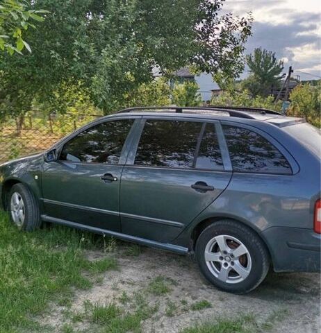 Серый Шкода Фабия, объемом двигателя 1.4 л и пробегом 270 тыс. км за 4250 $, фото 3 на Automoto.ua