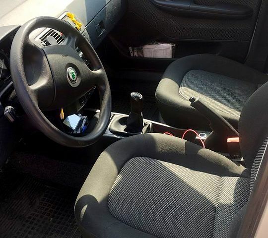 Серый Шкода Фабия, объемом двигателя 1.4 л и пробегом 0 тыс. км за 4050 $, фото 6 на Automoto.ua