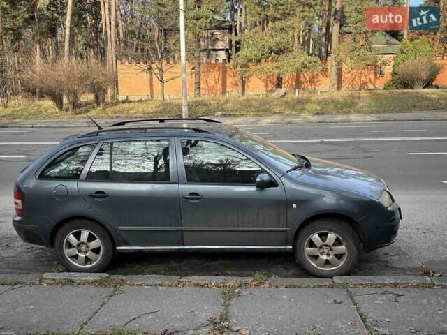 Серый Шкода Фабия, объемом двигателя 1.39 л и пробегом 240 тыс. км за 3900 $, фото 1 на Automoto.ua