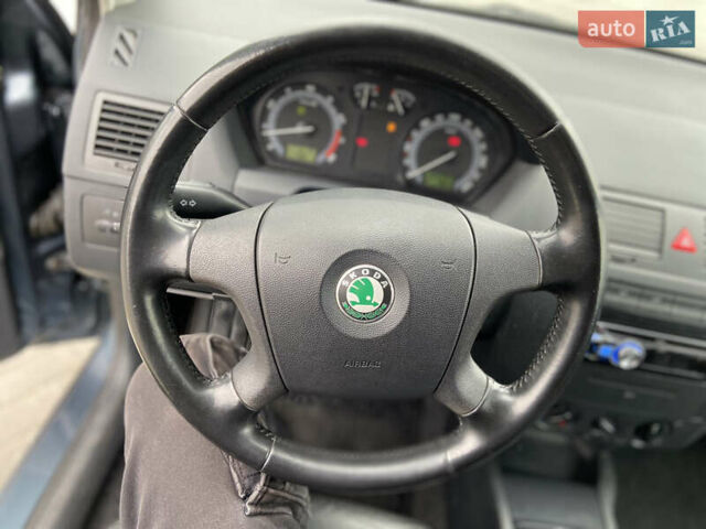 Серый Шкода Фабия, объемом двигателя 1.4 л и пробегом 165 тыс. км за 5450 $, фото 25 на Automoto.ua