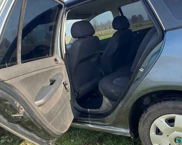 Серый Шкода Фабия, объемом двигателя 1.4 л и пробегом 250 тыс. км за 4499 $, фото 13 на Automoto.ua