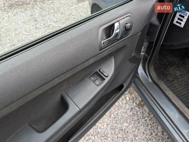 Шкода Фабия 2005 в Ровно на Automoto.ua Серый Шкода Фабия, объемом двигателя 1.39 л и пробегом 180 тыс. км за 3990 $, фото 24 на Automoto.ua